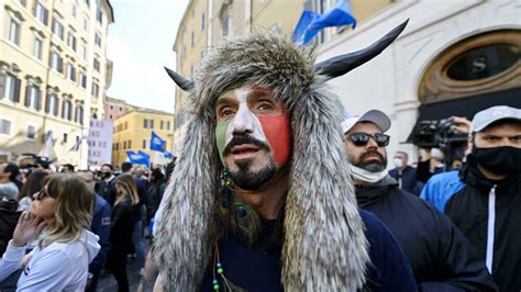 hermes ferrari moglie nome|Chi è Hermes Ferrari, lo “sciamano di Montecitorio” in  .